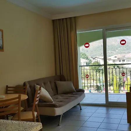 Ξενοδοχείο με διαμερίσματα Palm Garden