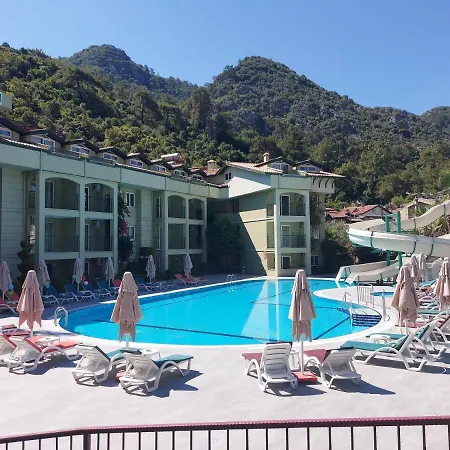 Apart Otel Palm Garden İçmeler