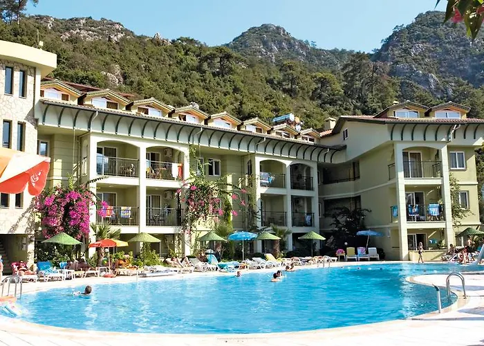 Ξενοδοχείο με διαμερίσματα Palm Garden İcmeler