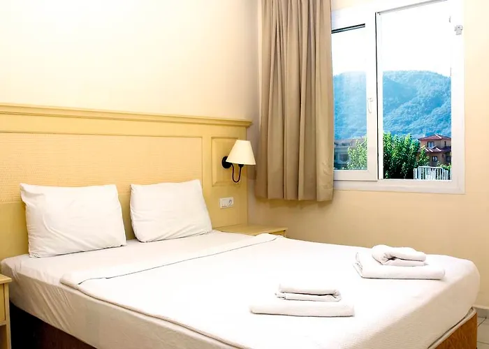 Ξενοδοχείο με διαμερίσματα Palm Garden İcmeler