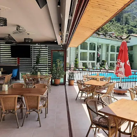 Lägenhetshotell Palm Garden İçmeler